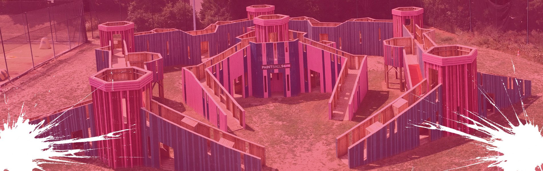 structure paintball rose et bleue en bois